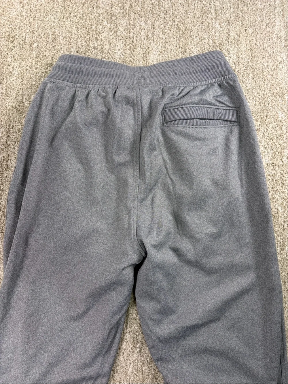 Under Armour Men's Heather Gray Cold weather jogger Zip Pockets